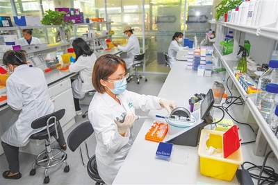 潛心科研，培育農(nóng)業(yè)“芯”——生物科技賦能現(xiàn)代農(nóng)業(yè)新未來